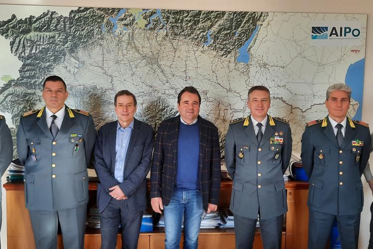 AIPo  e Reparto Operativo  Aeronavale della Guardia di Finanza di Como insieme 