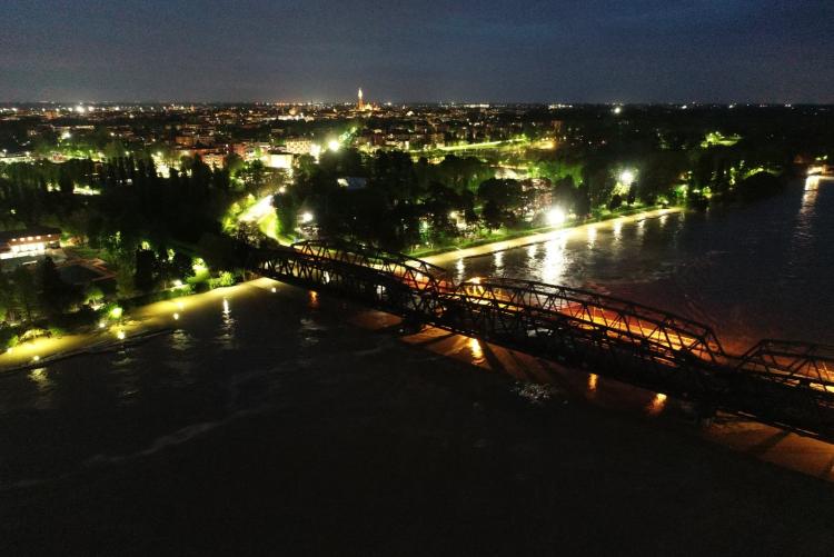 Foto Cremona piena notturna 19/04/2025