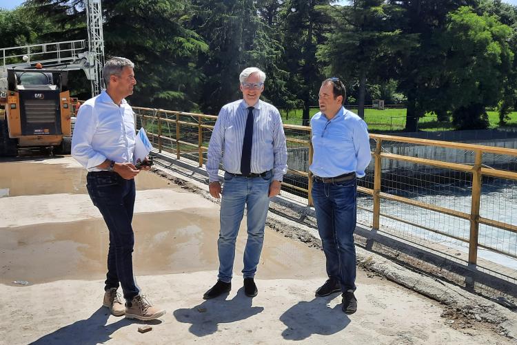 Foto Diga Salionze_AIPo_01_Da destra_Gianluca Zanichelli Direttore AIPO_Gianpaolo Bottacin_Presidente AIPO_Marcello Moretti_Funzionario AIPO